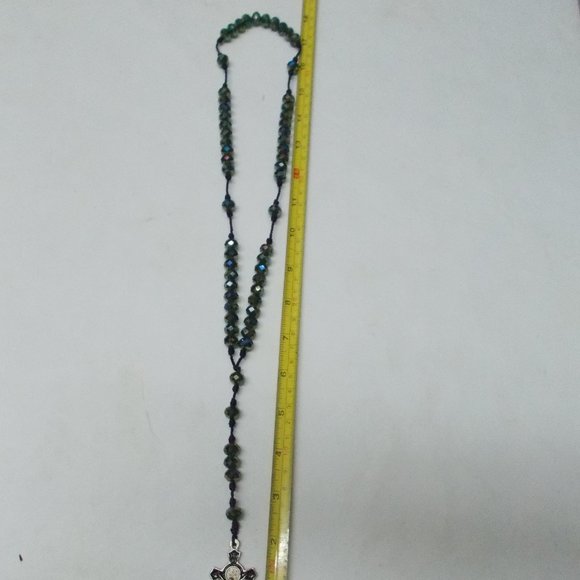 New gorgeous shimmering hand made cross necklace - Picture 5 of 5